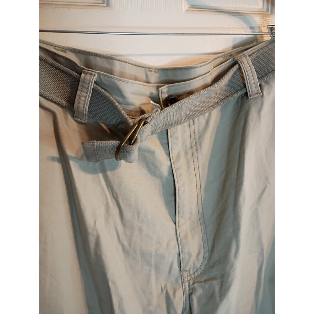 Levi's Cargo Shorts Sz 42 Beige Belted Pockets Hiking Outdoors